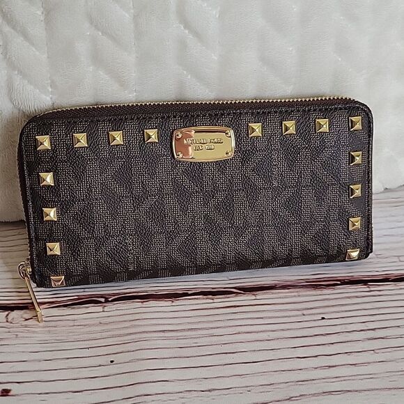 Michael Kors Signature Studded Wallet NWOT - Picture 1 of 8